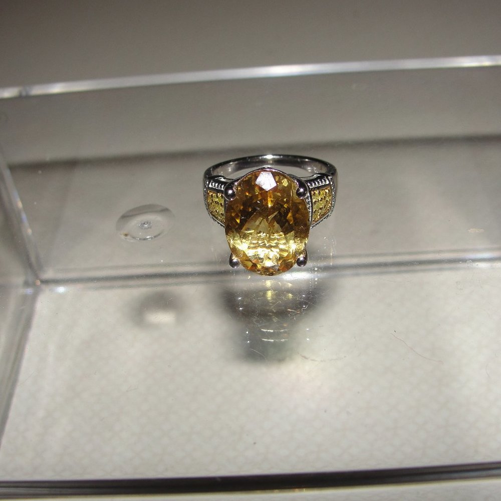 7.42 Oval Brazilian Citrine with .13CTW Rnd Dimnds